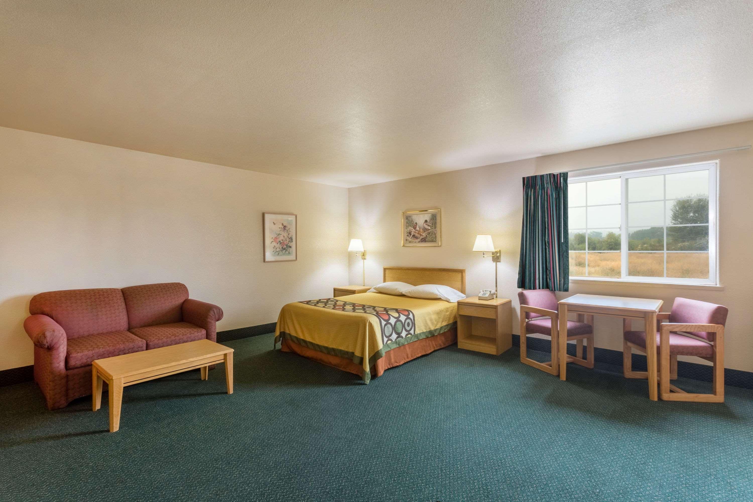 Super 8 By Wyndham Hamilton Hotel Exterior foto